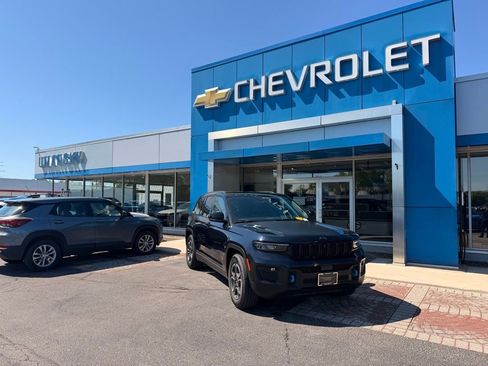 Used 2024 Jeep Grand Cherokee Trailhawk AWD/4WD image 1