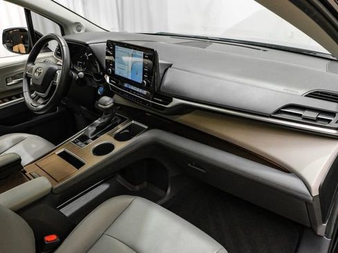 Used 2022 Toyota Sienna XLE w/ XLE Plus Package AWD/4WD image 22