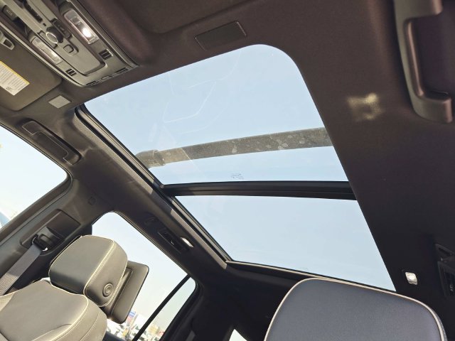 New 2025 Chevrolet Suburban Premier AWD/4WD image 9