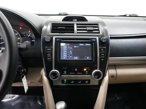 Used 2012 Toyota Camry LE image 16