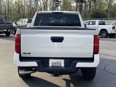 Used 2025 Toyota Tacoma TRD Off-Road image 4