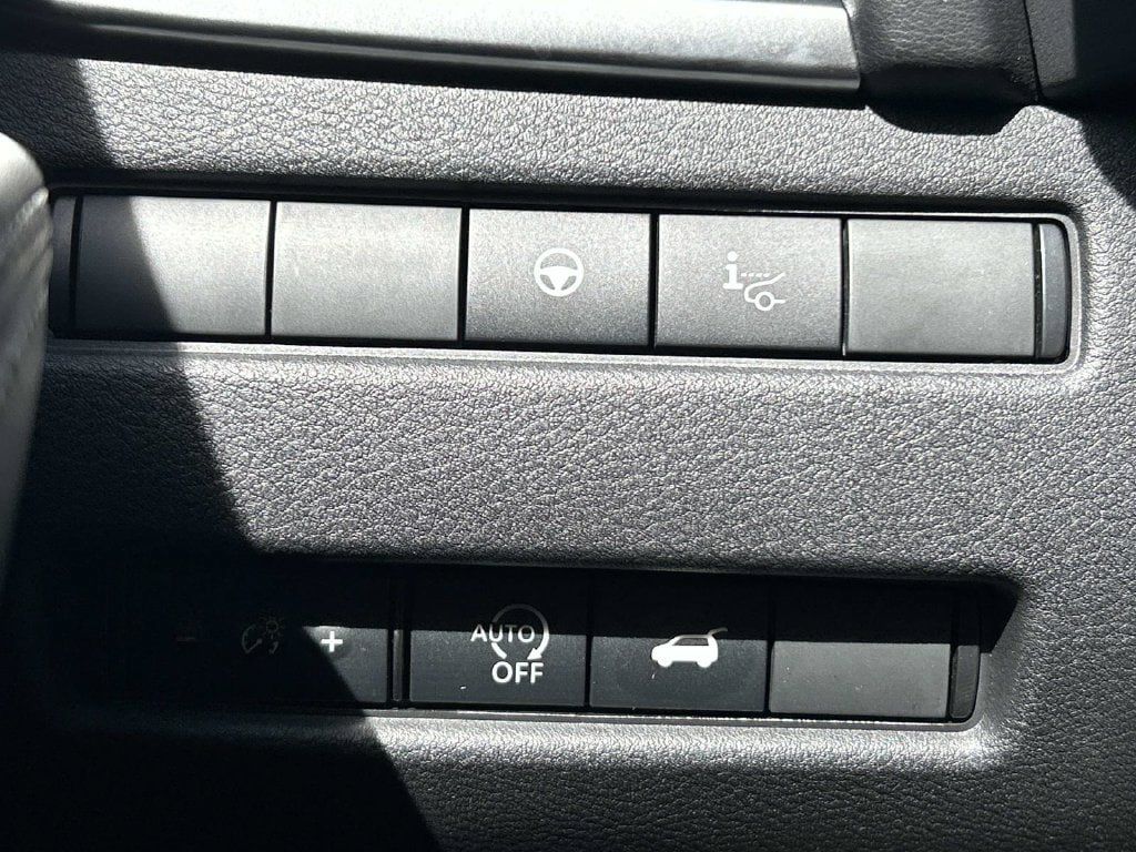 Certified 2025 Nissan Rogue Platinum w/ Platinum Premium Package FWD image 20