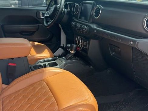 Used 2023 Jeep Wrangler Unlimited Rubicon 4xe w/ Cold Weather Group AWD/4WD image 23
