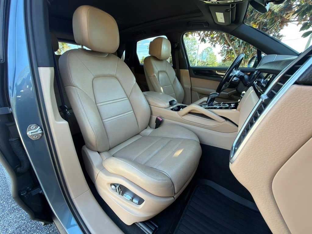 Used 2020 Porsche Cayenne AWD/4WD image 17