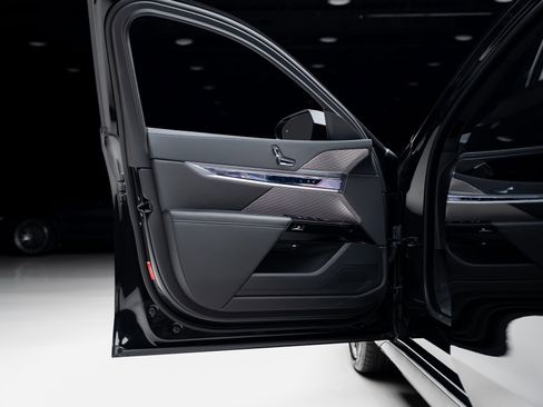 Used 2024 BMW i7 eDrive50 w/ M Sport Package image 51