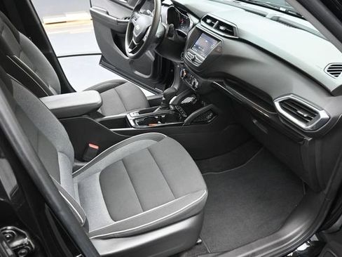 Used 2023 Chevrolet TrailBlazer LT FWD image 39