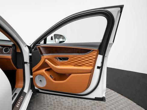 Used 2023 Bentley Flying Spur W12 image 52