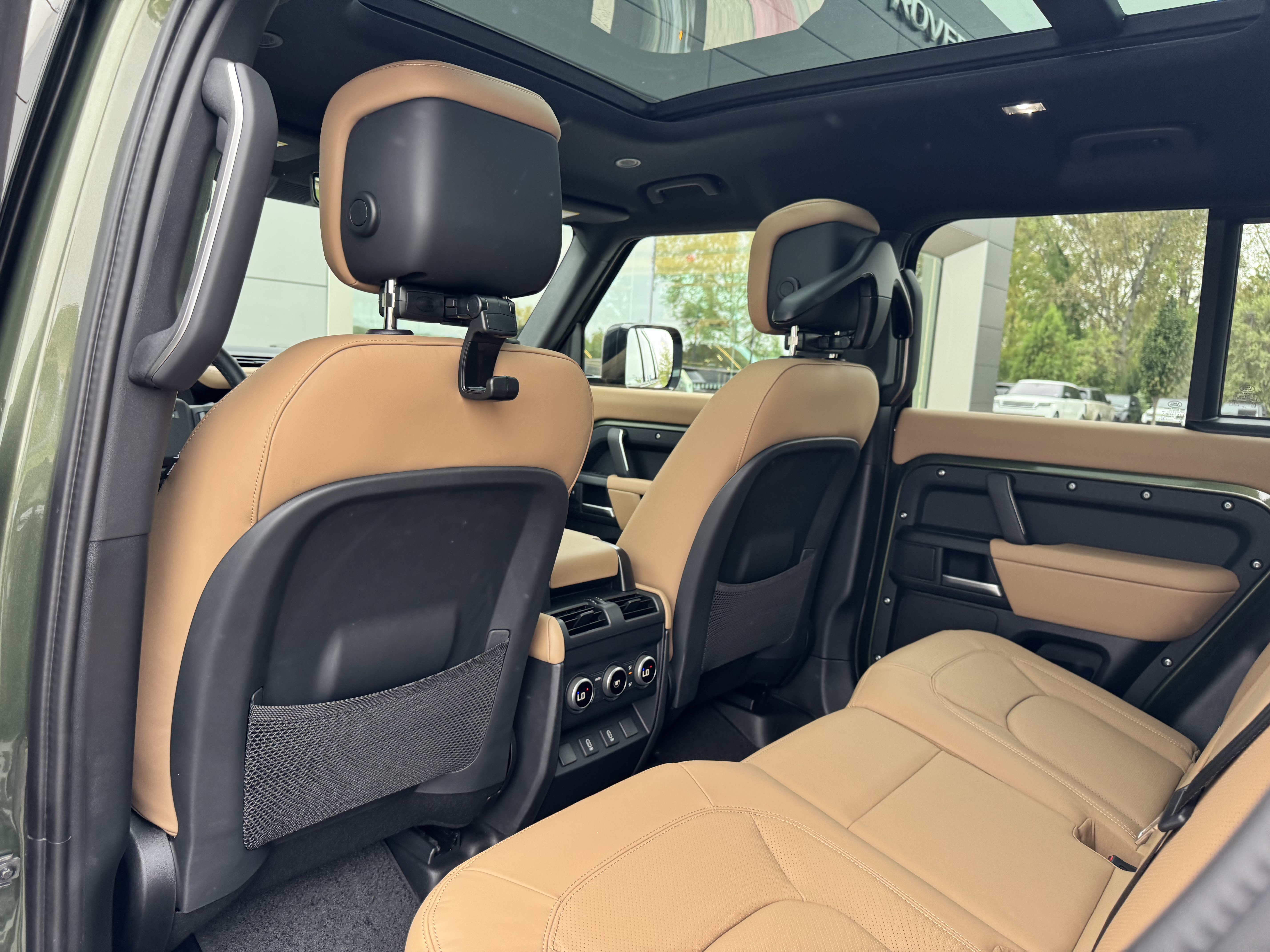 New 2026 Land Rover Defender 110 X-Dynamic SE AWD/4WD image 28
