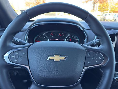Used 2023 Chevrolet Traverse LT image 23