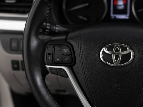 Used 2019 Toyota Highlander Limited Platinum AWD/4WD image 35