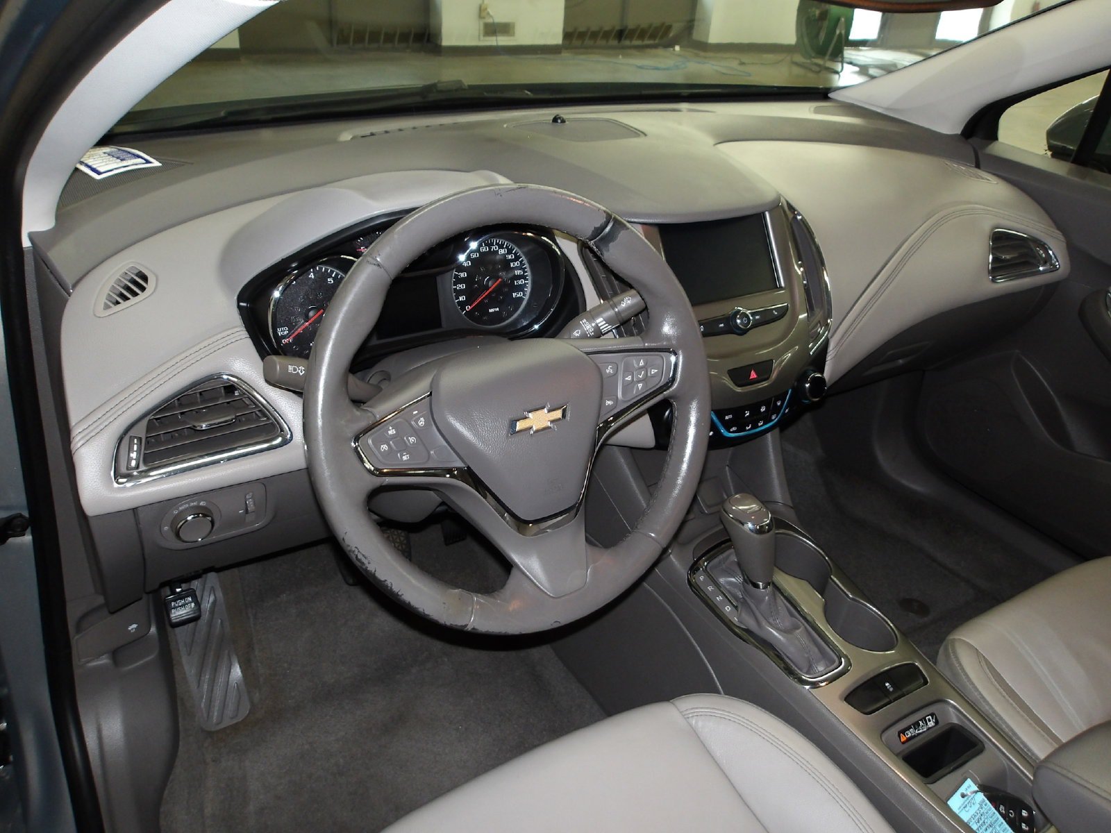 Used 2017 Chevrolet Cruze Premier w/ Premier Convenience Package FWD image 9