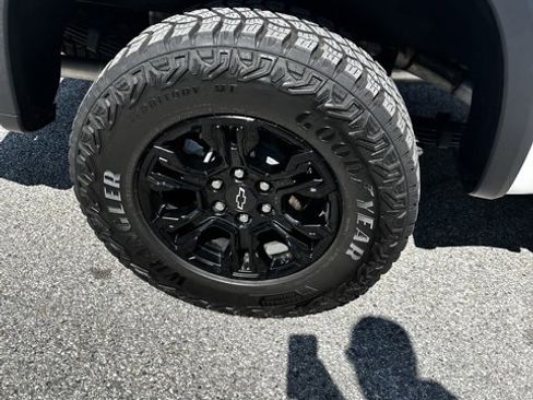 Used 2025 Chevrolet Silverado 1500 ZR2 w/ Technology Package image 10