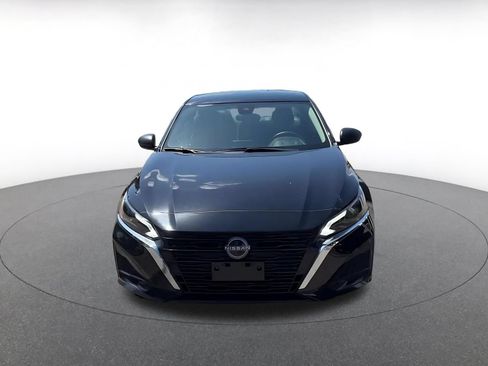 Used 2025 Nissan Altima 2.5 SV FWD image 3