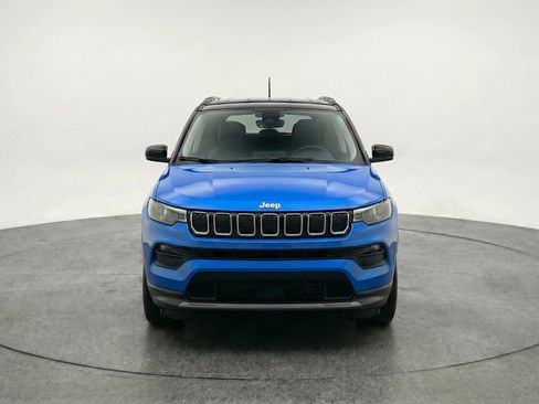 Used 2025 Jeep Compass Limited AWD/4WD image 2