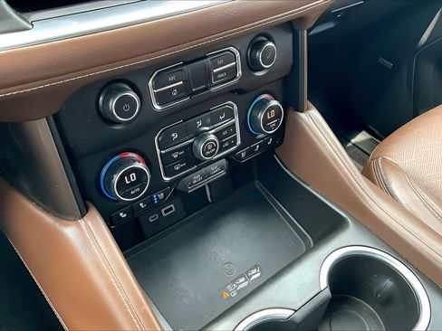 Used 2021 Chevrolet Tahoe High Country w/ Premium Package RWD image 22