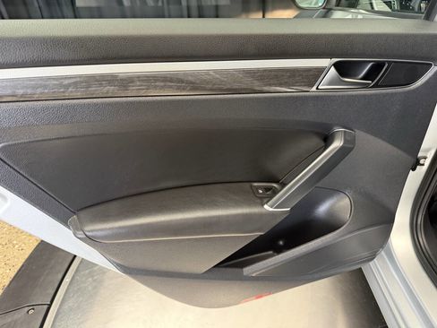 Used 2018 Volkswagen Passat 2.0T SE image 23
