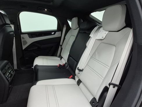 New 2026 Porsche Cayenne Coupe AWD/4WD image 16