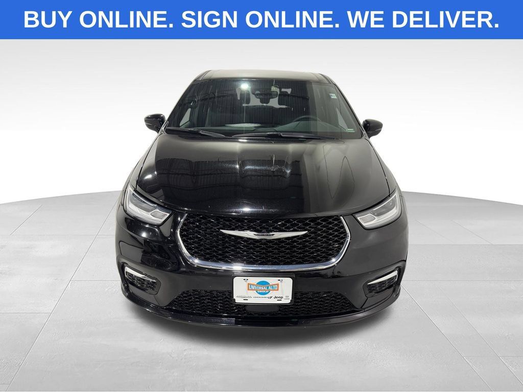 Used 2025 Chrysler Pacifica Select FWD image 11
