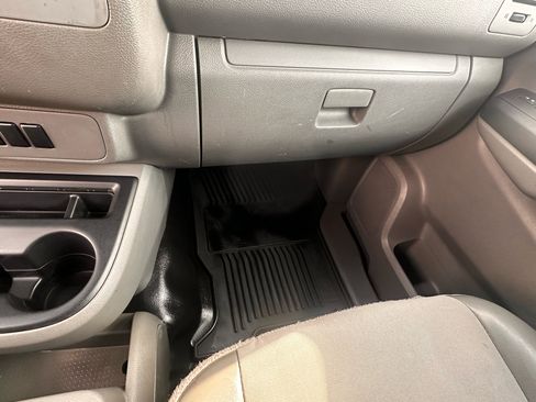 Used 2015 Nissan NV 2500 SV image 22