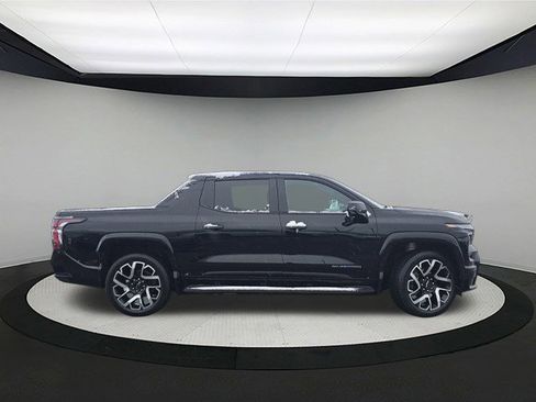 Used 2024 Chevrolet Silverado EV RST image 8