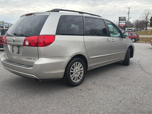 Used 2007 Toyota Sienna XLE Limited image 9