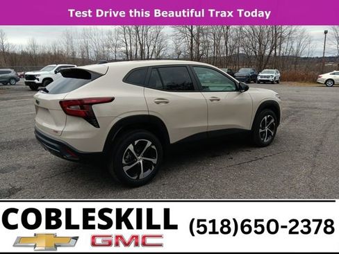 New 2026 Chevrolet Trax RS image 3