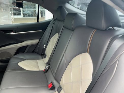 Used 2019 Toyota Camry XLE image 17