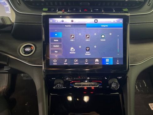 New 2025 Jeep Grand Cherokee Limited image 30