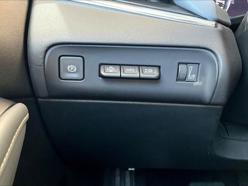 Used 2024 Buick Enclave Premium image 34