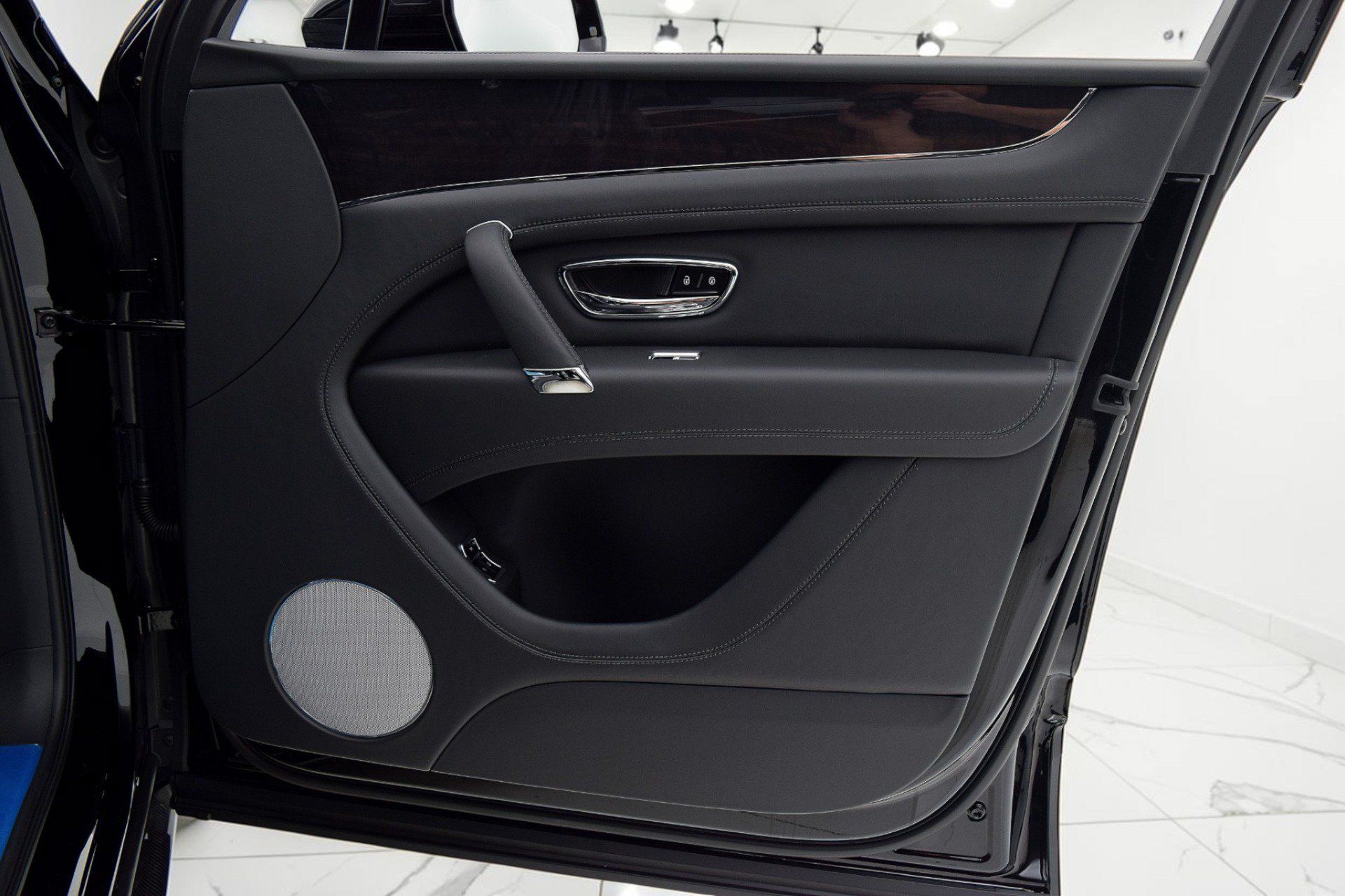 Certified 2019 Bentley Bentayga AWD/4WD image 35