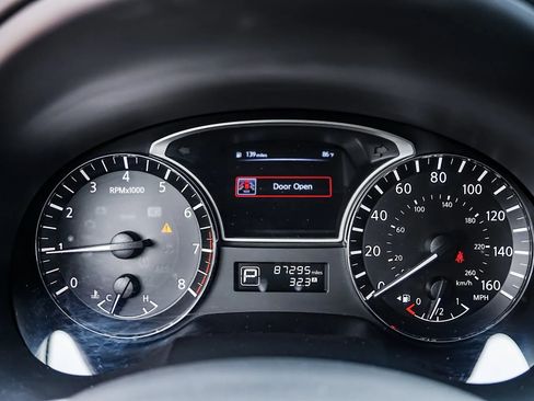 Used 2014 Nissan Altima 2.5 SV FWD image 15