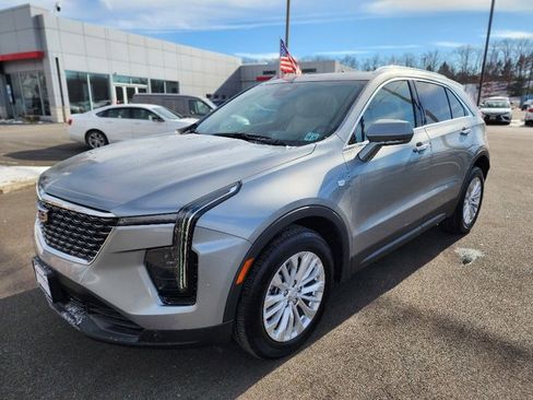 Used 2024 Cadillac XT4 Luxury image 3
