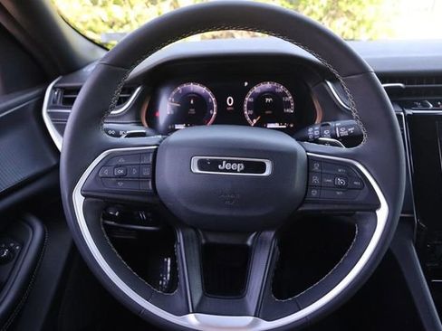 Used 2024 Jeep Grand Cherokee Altitude AWD/4WD image 10