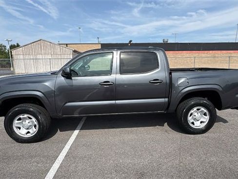 Used 2022 Toyota Tacoma SR image 2