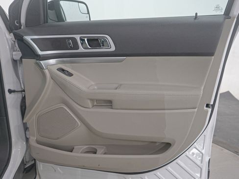 Used 2014 Ford Explorer XLT image 9