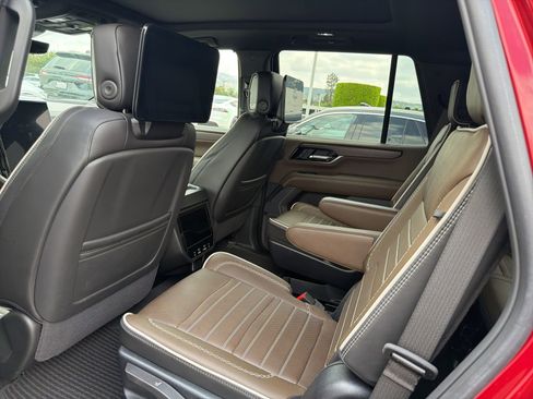 Used 2025 GMC Yukon Denali Ultimate AWD/4WD image 4
