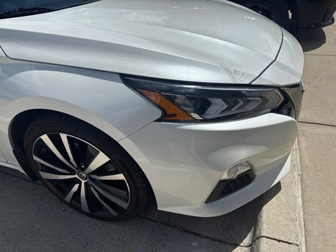 Used 2020 Nissan Altima 2.5 SR FWD image 11
