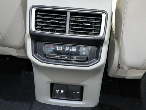 New 2026 Volkswagen Atlas SE image 8