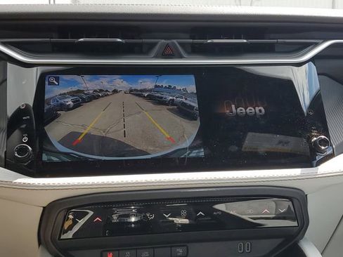 New 2026 Jeep Cherokee Overland image 32