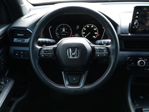 Used 2025 Honda Pilot TrailSport image 23