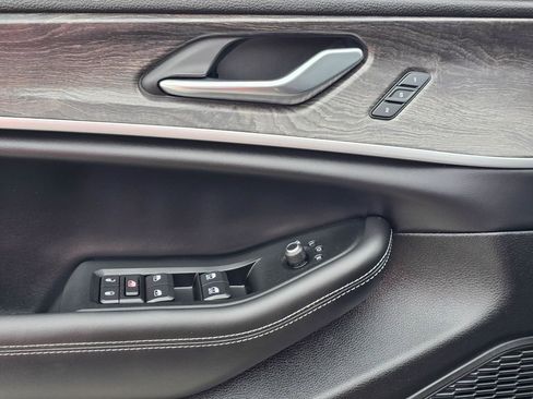 Used 2025 Jeep Grand Cherokee L Limited w/ Luxury Tech Group II AWD/4WD image 12