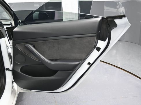 Used 2022 Tesla Model 3 Standard Range image 41