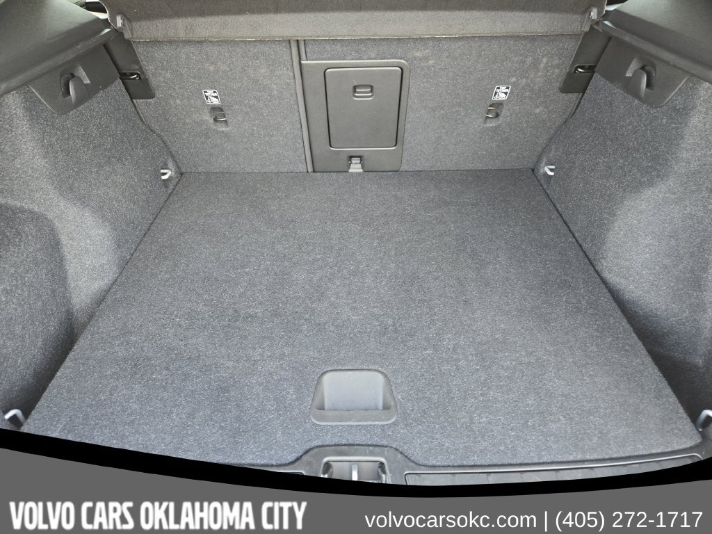 Certified 2025 Volvo XC40 B5 Core AWD/4WD image 33