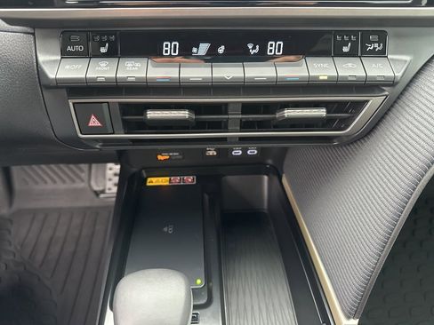 Certified 2025 Toyota Camry SE w/ Convenience Package image 22