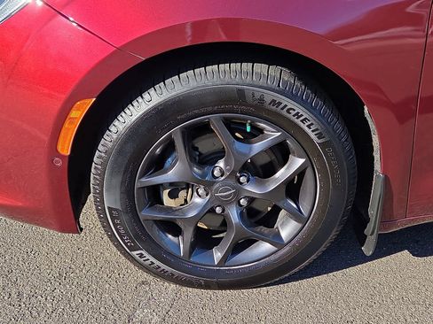 Used 2019 Chrysler Pacifica Limited w/ Advanced Safetytec Group image 9