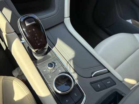 Used 2022 Cadillac XT6 Premium Luxury image 24