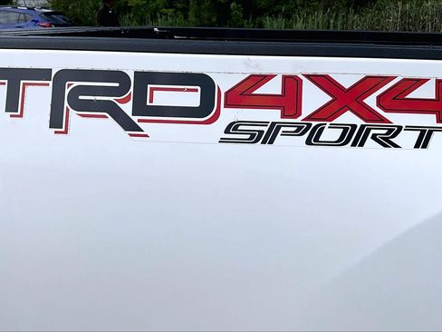 Used 2019 Toyota Tacoma TRD Sport w/ Technology Package AWD/4WD image 9