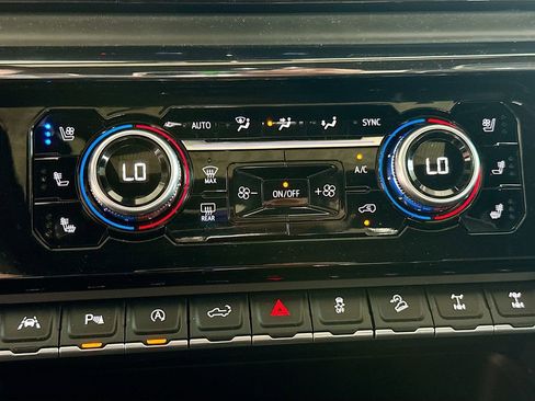 Used 2023 GMC Sierra 1500 AT4X image 16