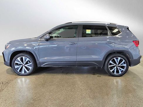 Used 2023 Volkswagen Taos SE w/ Panoramic Sunroof Package AWD/4WD image 6
