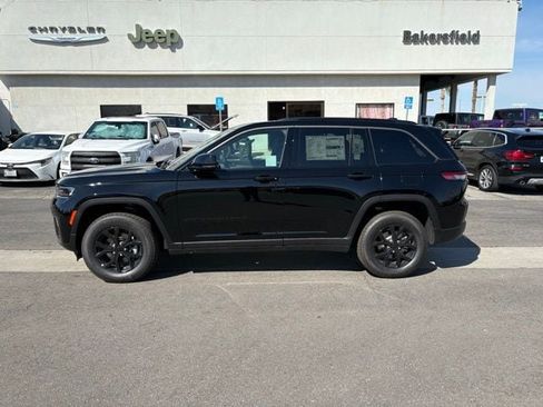 New 2026 Jeep Grand Cherokee Altitude AWD/4WD image 4